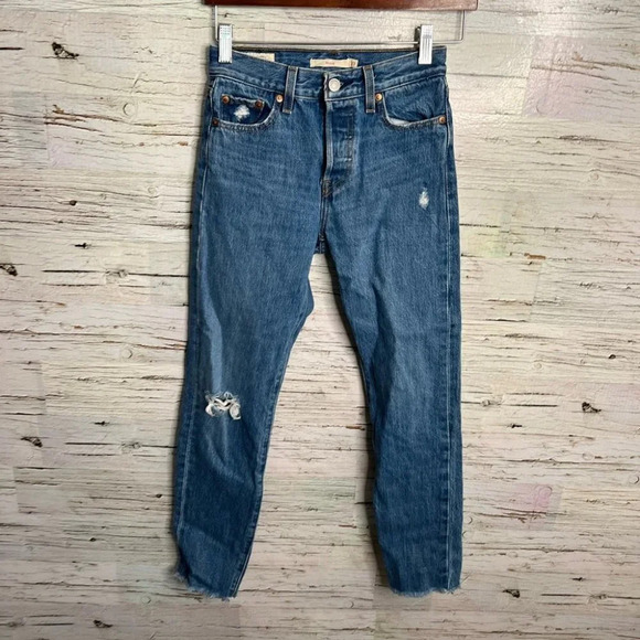 Levi's Women's Premium Wedgie Fit Jeans size 23 raw  hem - Picture 1 of 8